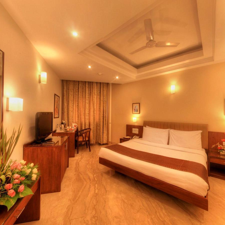 โฮเต็ล ดีปา คอมฟอร์ตส Hotel มังคาลอร์ ภายนอก รูปภาพ