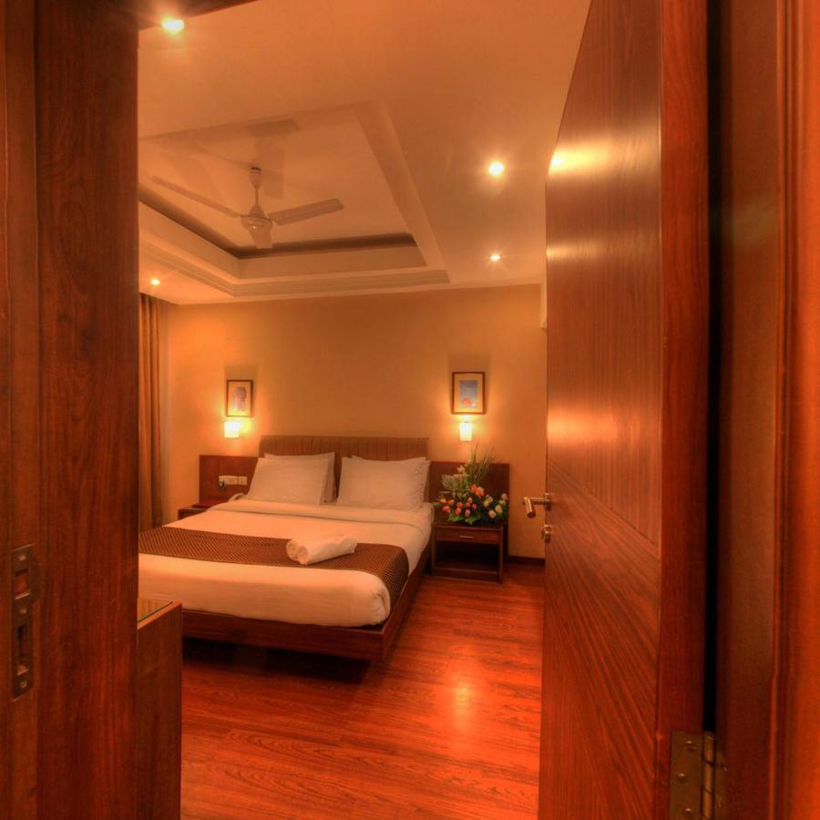 โฮเต็ล ดีปา คอมฟอร์ตส Hotel มังคาลอร์ ภายนอก รูปภาพ