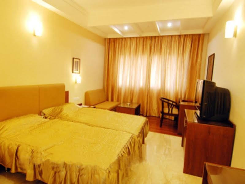 โฮเต็ล ดีปา คอมฟอร์ตส Hotel มังคาลอร์ ภายนอก รูปภาพ