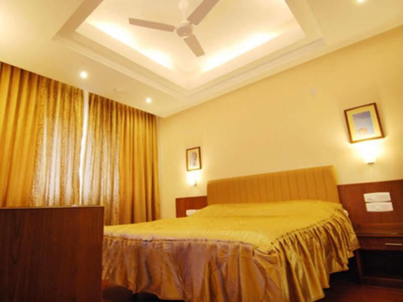 โฮเต็ล ดีปา คอมฟอร์ตส Hotel มังคาลอร์ ภายนอก รูปภาพ