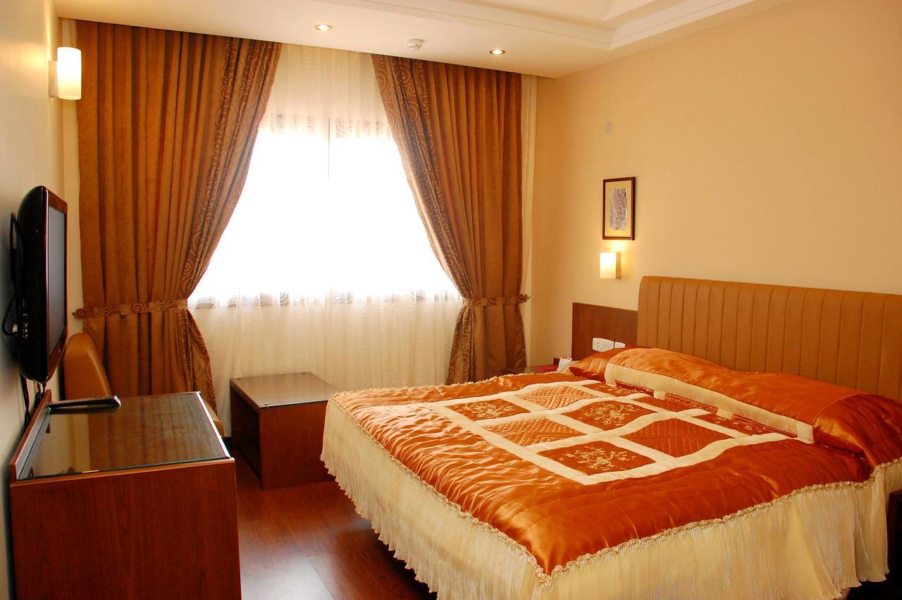 โฮเต็ล ดีปา คอมฟอร์ตส Hotel มังคาลอร์ ภายนอก รูปภาพ
